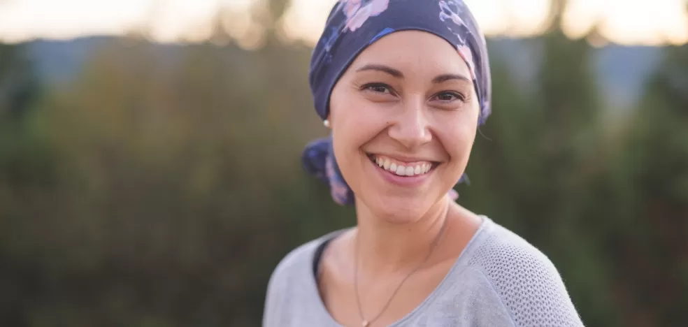 Mulher com lenço na cabeça