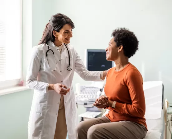 Médica com paciente