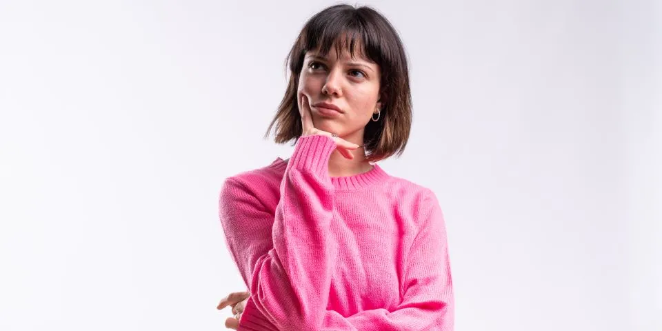 Ícone mulher meditando para melhor o pensamento