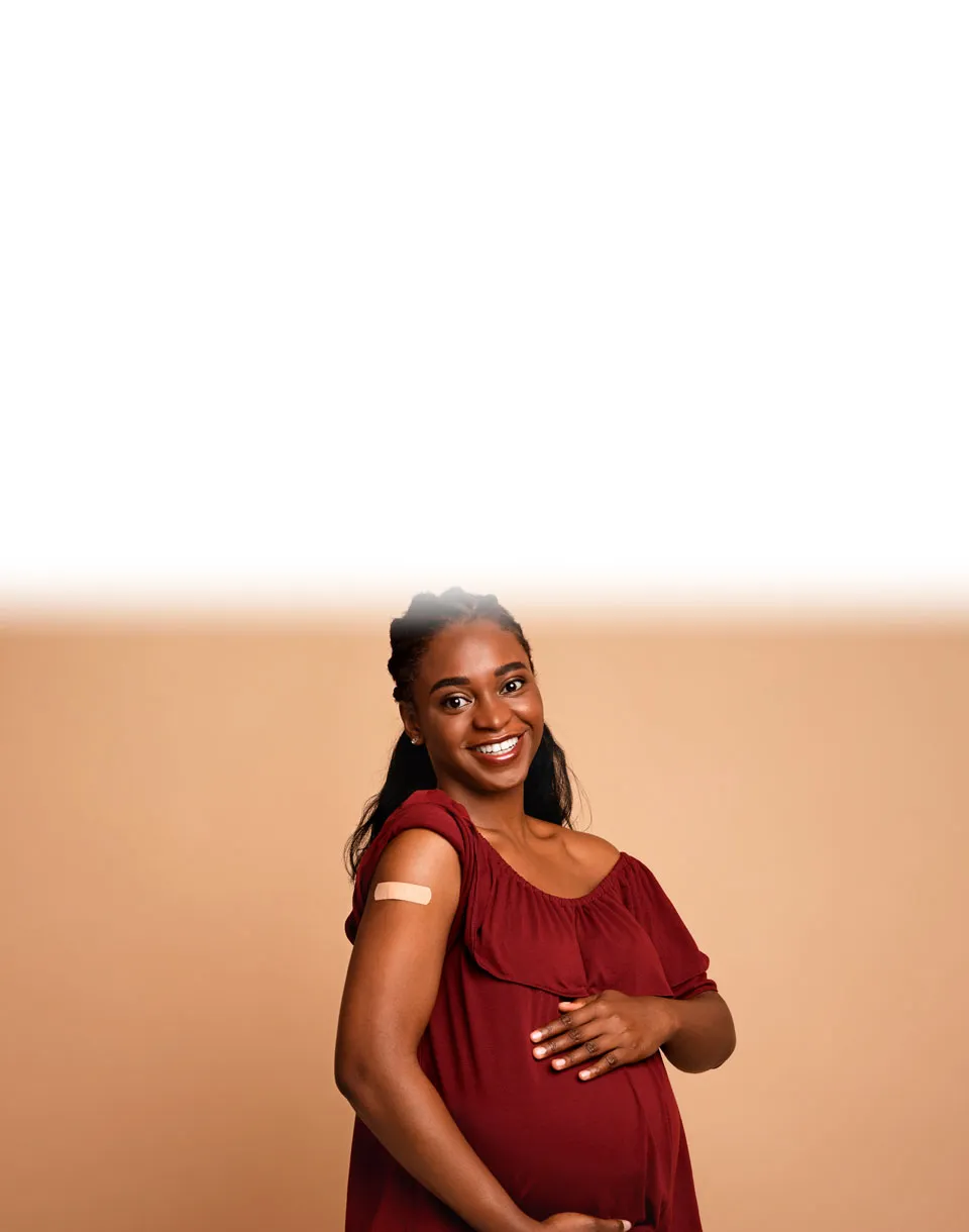 Mulher grávida sorrindo